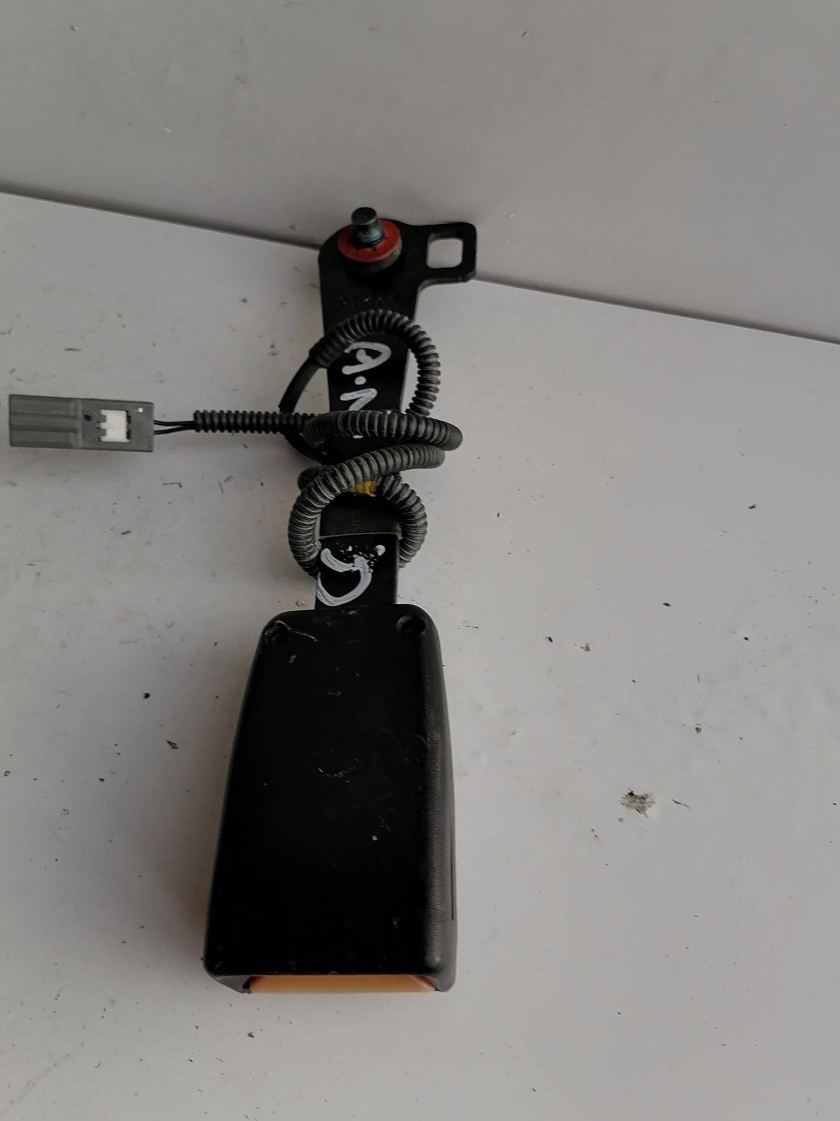 Aggancio cintura di sicurezza anteriore dx.